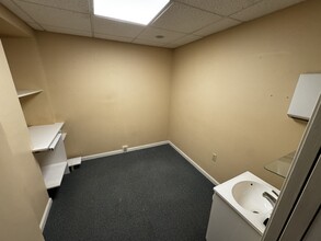 152 Russell St, Worcester, MA for lease Interior Photo- Image 1 of 7
