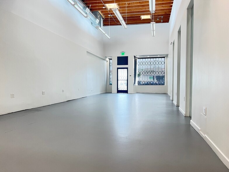 1084-1088 S Fairfax Ave, Los Angeles, CA for lease - Building Photo - Image 2 of 15