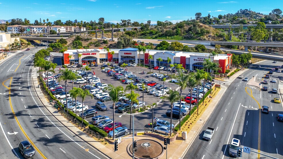 5465-5495 Grossmont Center Dr, La Mesa, CA à louer - Photo du bâtiment - Image 2 de 9