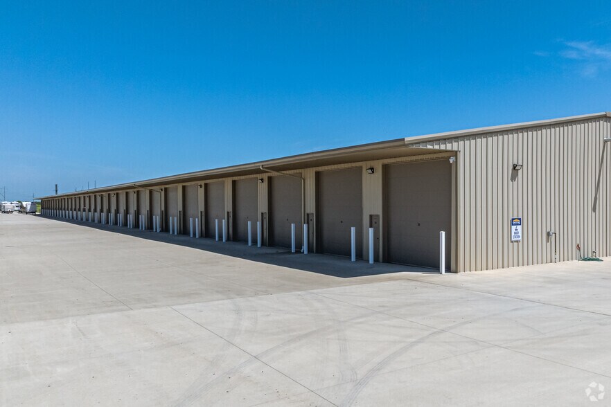 14600 N US Highway 169, Smithville, MO à louer - Photo du bâtiment - Image 3 de 30