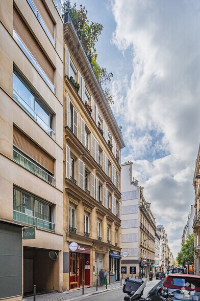50 Rue De Miromesnil, Paris à vendre - Photo du bâtiment - Image 2 de 21