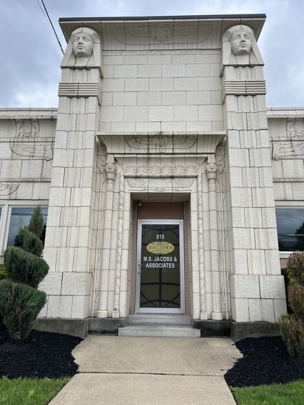 810 Noblestown Rd, Carnegie, PA for sale - Building Photo - Image 3 of 18