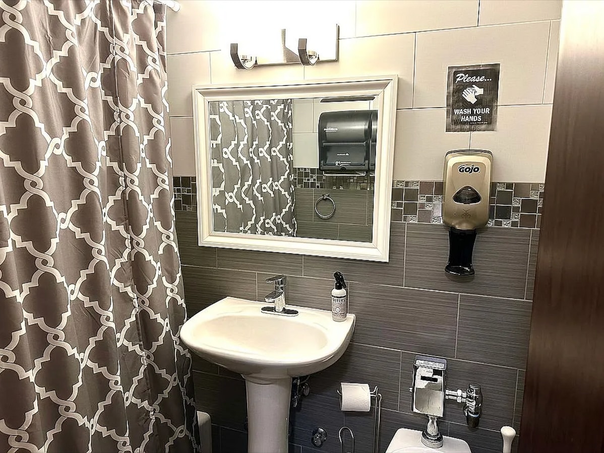 333 E 34th St, New York, NY 10016 - Unit 1k - - Interior Photo - Image 1 of 8