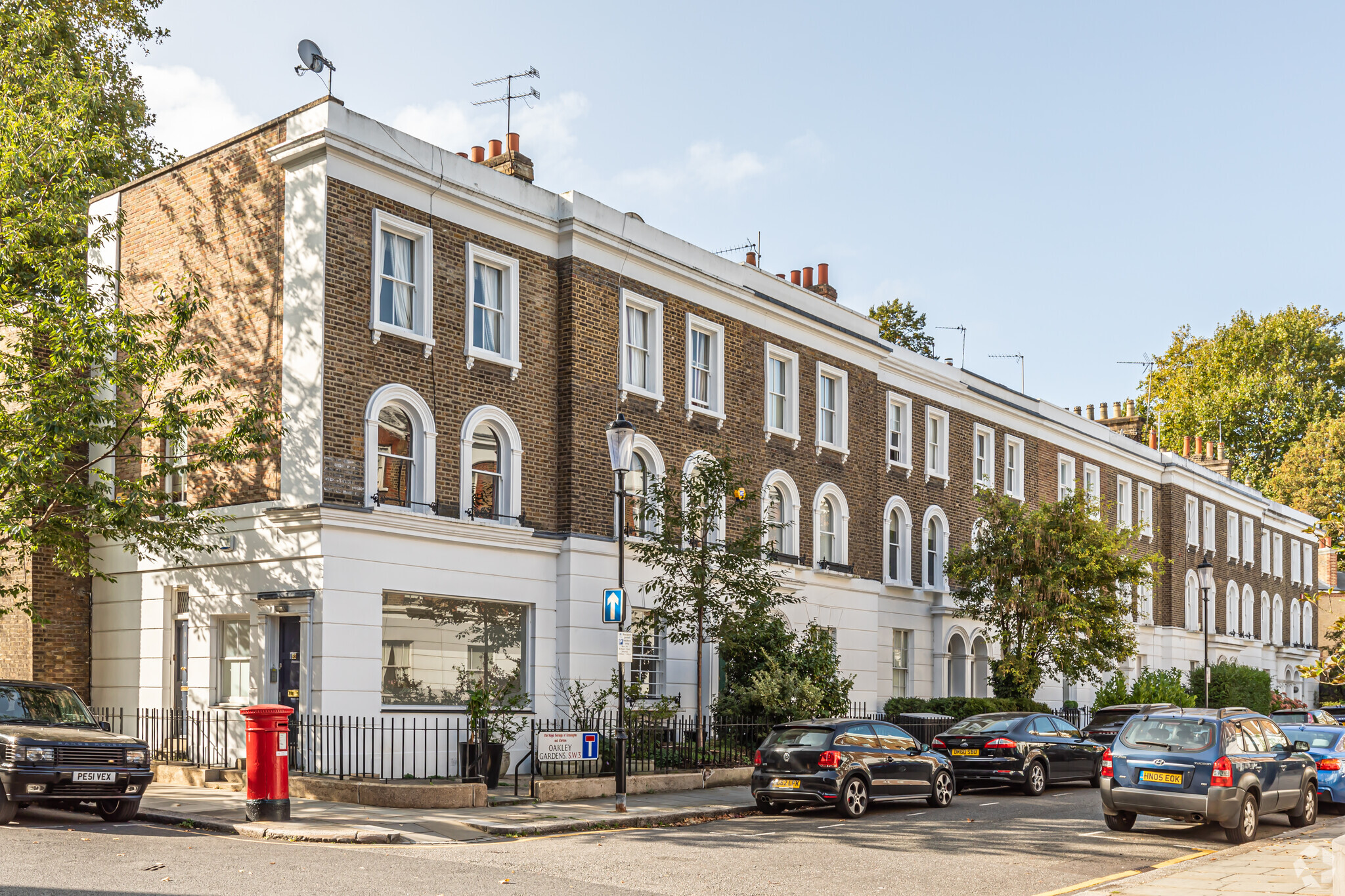 82 Chelsea Manor St, London for sale Primary Photo- Image 1 of 1