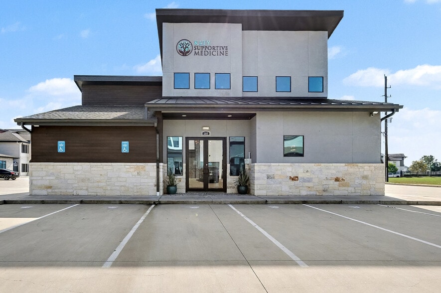 205 Bella Katy Dr, Katy, TX for lease - Building Photo - Image 3 of 39