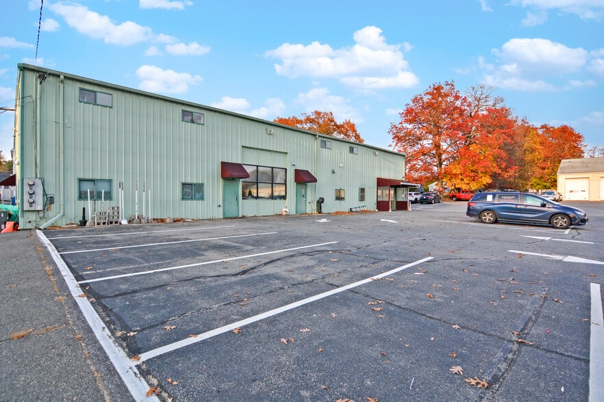 17 Darrin Rd, Dracut, MA for sale - Building Photo - Image 3 of 6