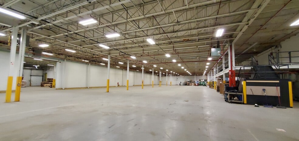 2695 Av Dollard, Montréal, QC for lease - Interior Photo - Image 2 of 20