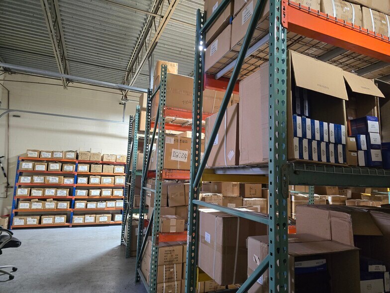 100 Nancy St, West Babylon, NY à louer - Photo du bâtiment - Image 2 de 8