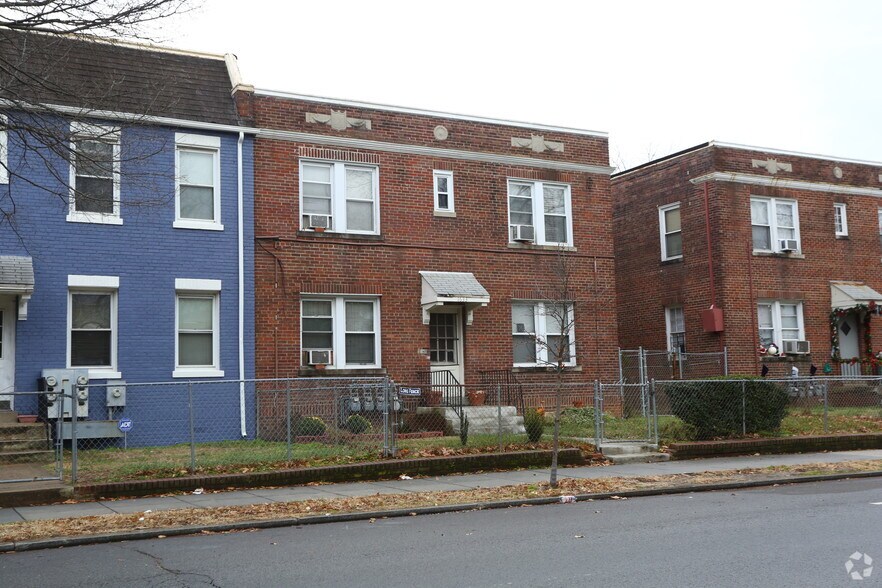 1633 W Virginia Ave NE, Washington, DC à vendre - Photo du bâtiment - Image 2 de 5