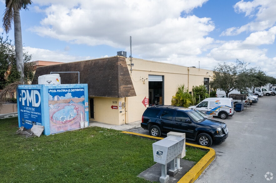 5149-5199 NW 74th Ave, Miami, FL for lease - Primary Photo - Image 1 of 6