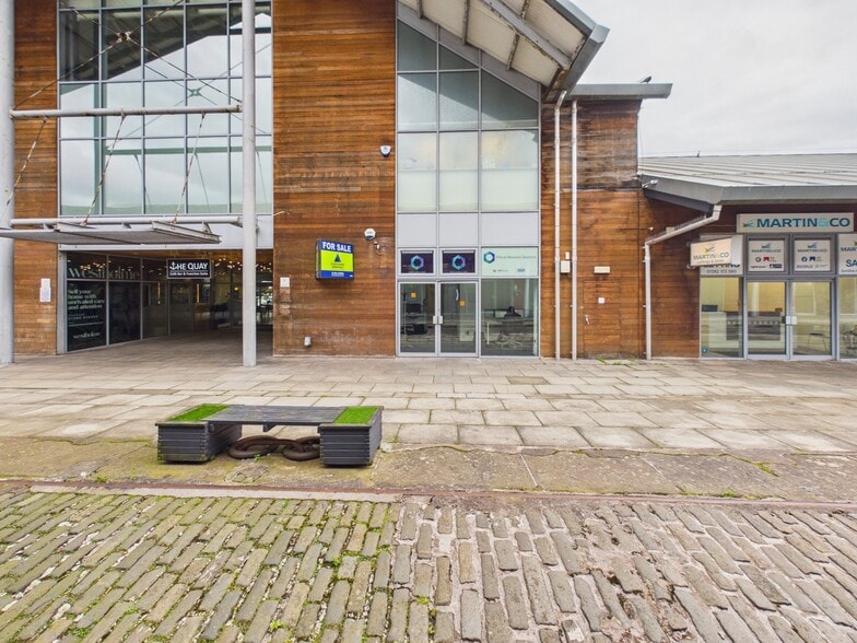 Dundee Investment Portfolio portfolio of 2 properties for sale on LoopNet.ca - Building Photo - Image 2 of 13