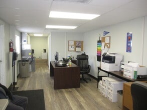 927 Barlow Dr, Charleston, WV for lease Interior Photo- Image 2 of 7