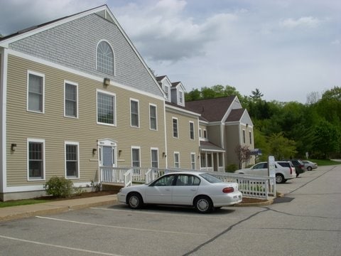 36 Country Club Rd, Gilford, NH à louer Photo principale- Image 1 de 2