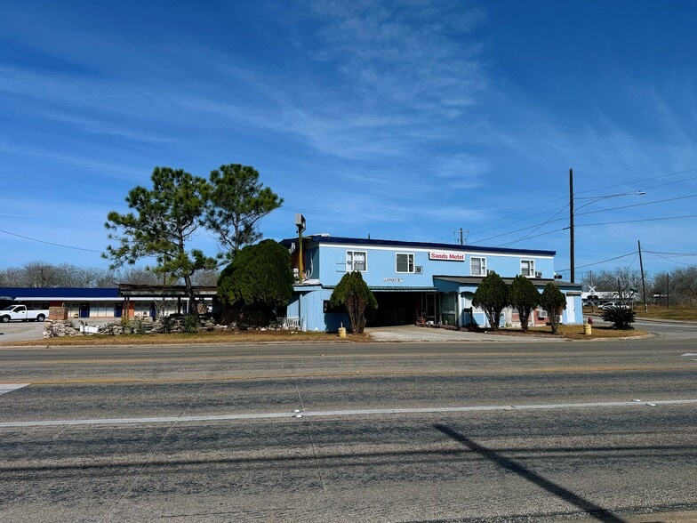 1207 W Main St, Port Lavaca, TX for sale - Building Photo - Image 3 of 29
