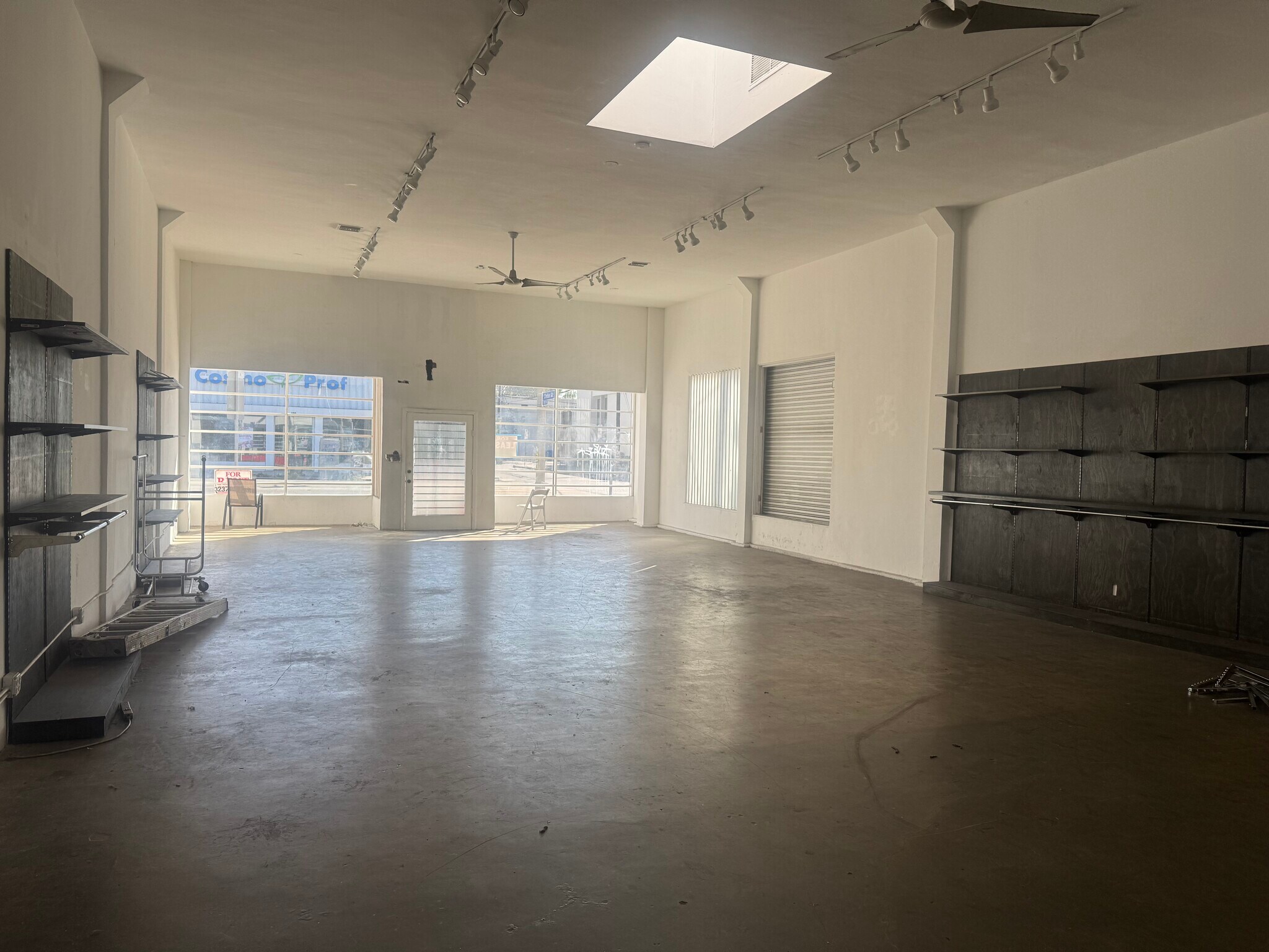 601-609 N La Brea Ave, Los Angeles, CA for lease Interior Photo- Image 1 of 4
