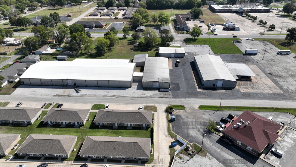 2230 S Main St, Carthage, MO à louer - Photo du bâtiment - Image 3 de 37