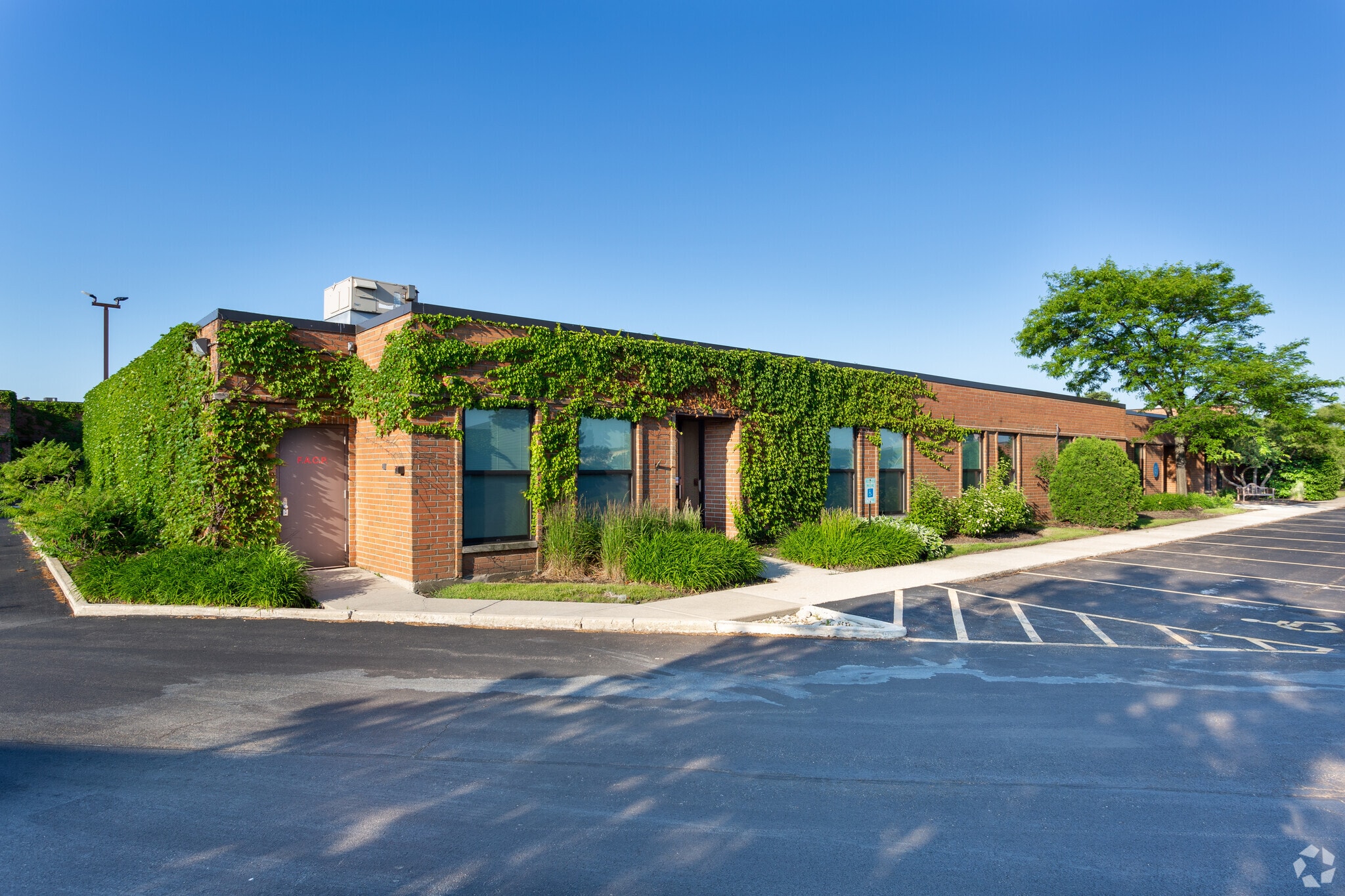 241 S Frontage Rd, Burr Ridge, IL for lease Building Photo- Image 1 of 5