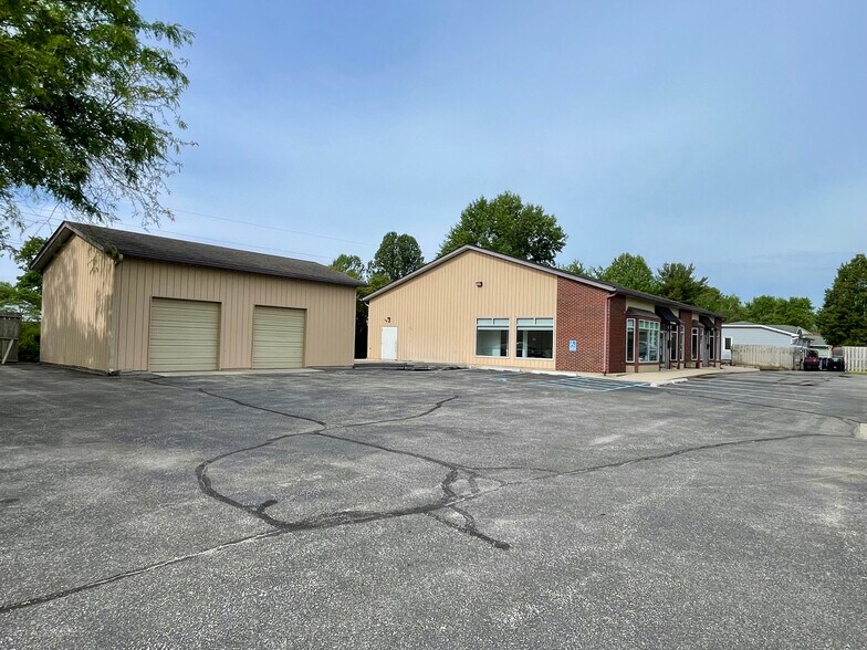 3633 25th St, Columbus, IN à vendre - Photo du bâtiment - Image 2 de 14