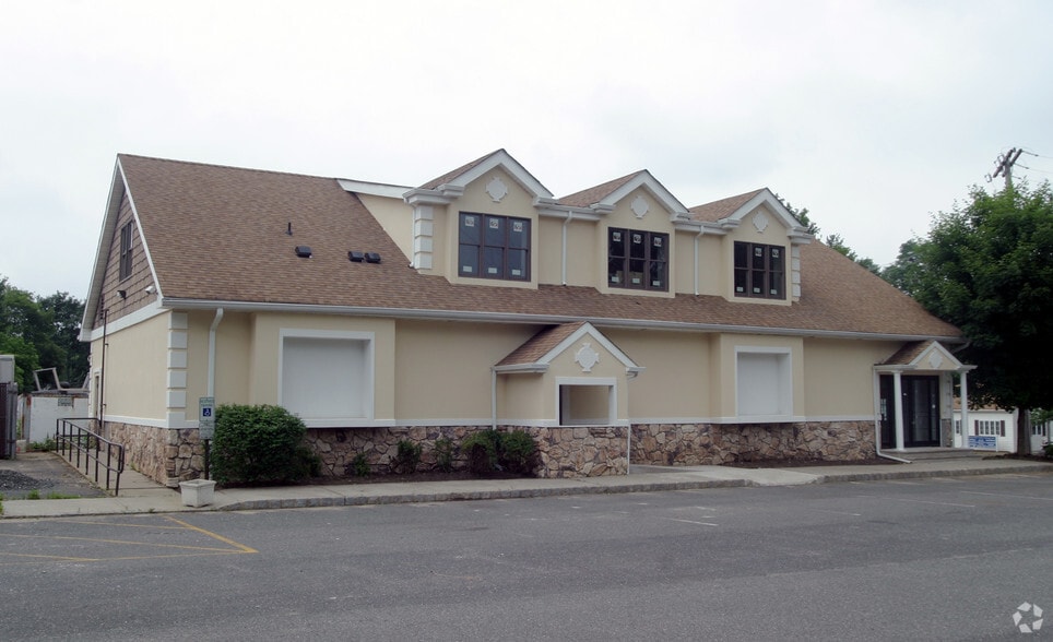 47 Tennent Rd, Morganville, NJ for sale - Building Photo - Image 2 of 31