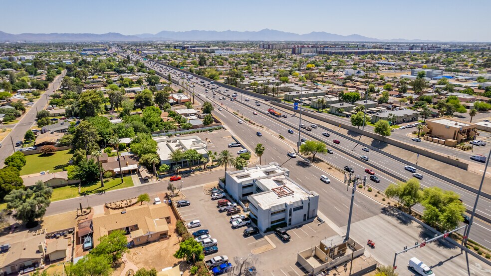 5815 N Black Canyon Hwy, Phoenix, AZ à louer - Photo du bâtiment - Image 3 de 14