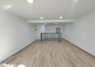 Retail in Barcelona, Barcelona for lease Interior Photo- Image 2 of 3