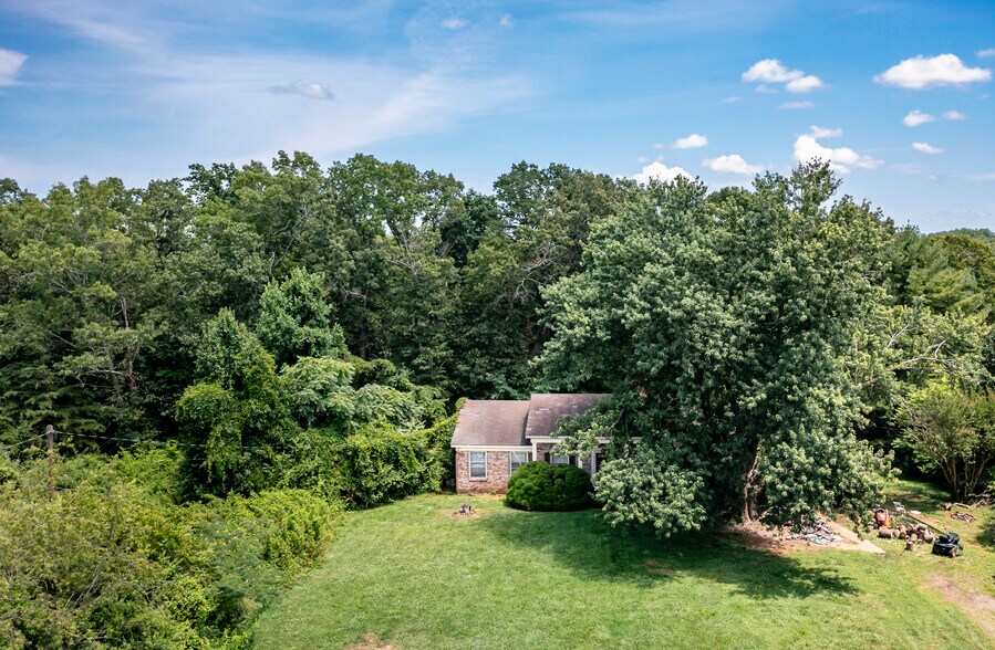 11697 Spotswood Trl, Stanardsville, VA à vendre - Photo du bâtiment - Image 2 de 73