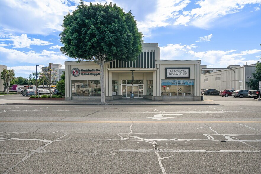 218 W Commonwealth Ave, Fullerton, CA à vendre - Photo du bâtiment - Image 2 de 25