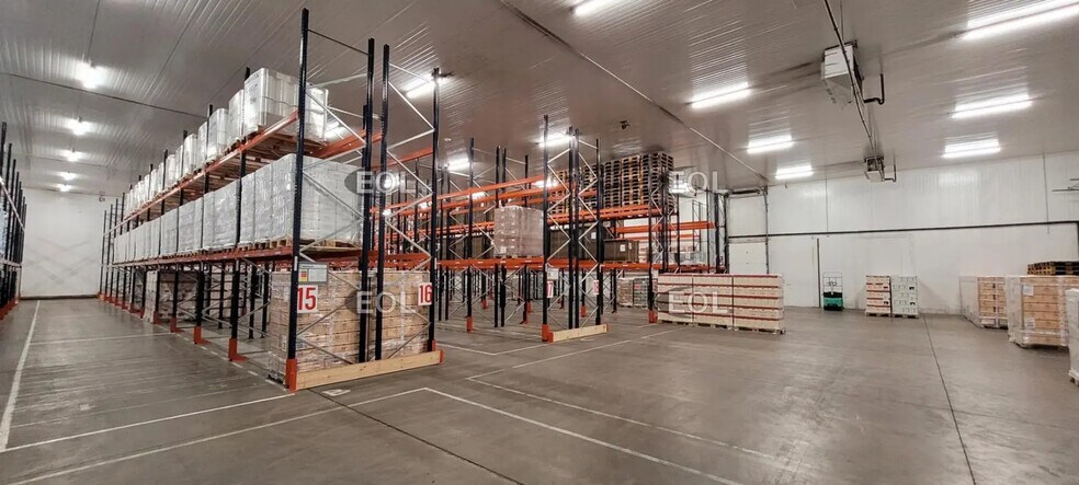 Industrial in for lease - Interior Photo - Image 2 of 9