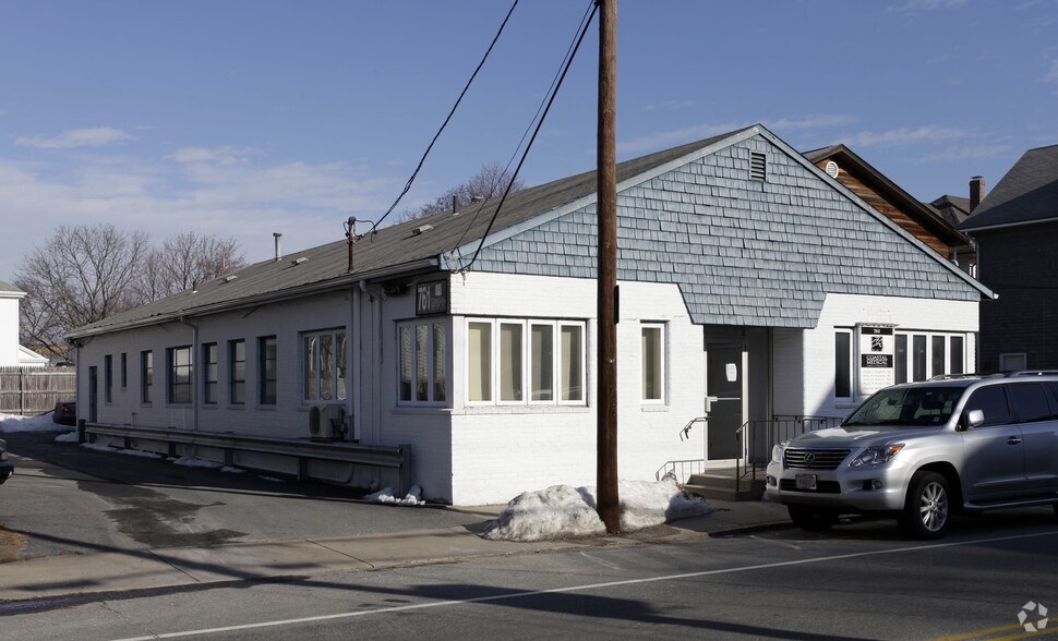 761 Park Ave, Cranston, RI à vendre - Photo du bâtiment - Image 2 de 39