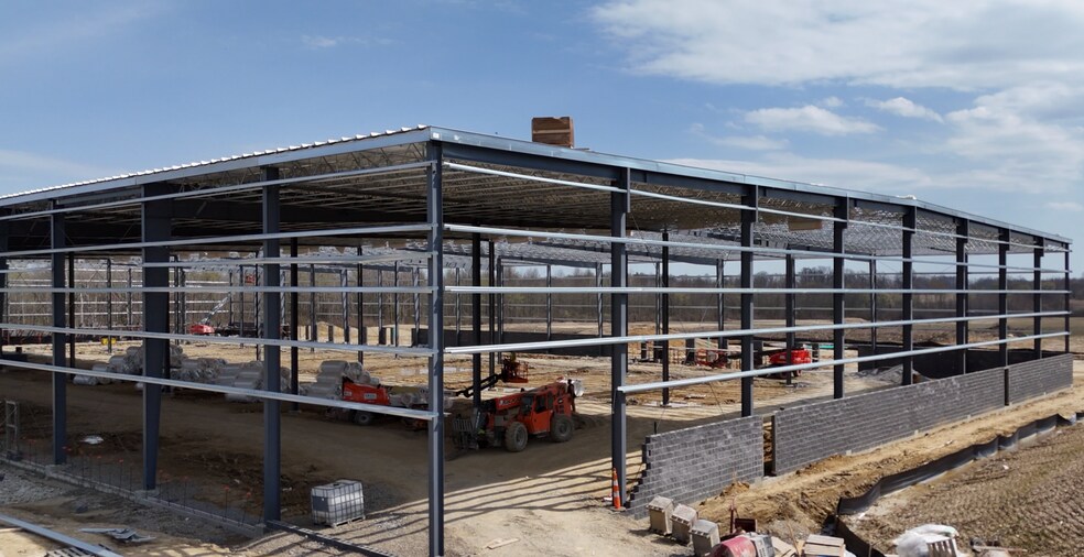 13001 Mahoning Ave, North Jackson, OH à louer - Photo du bâtiment - Image 3 de 8