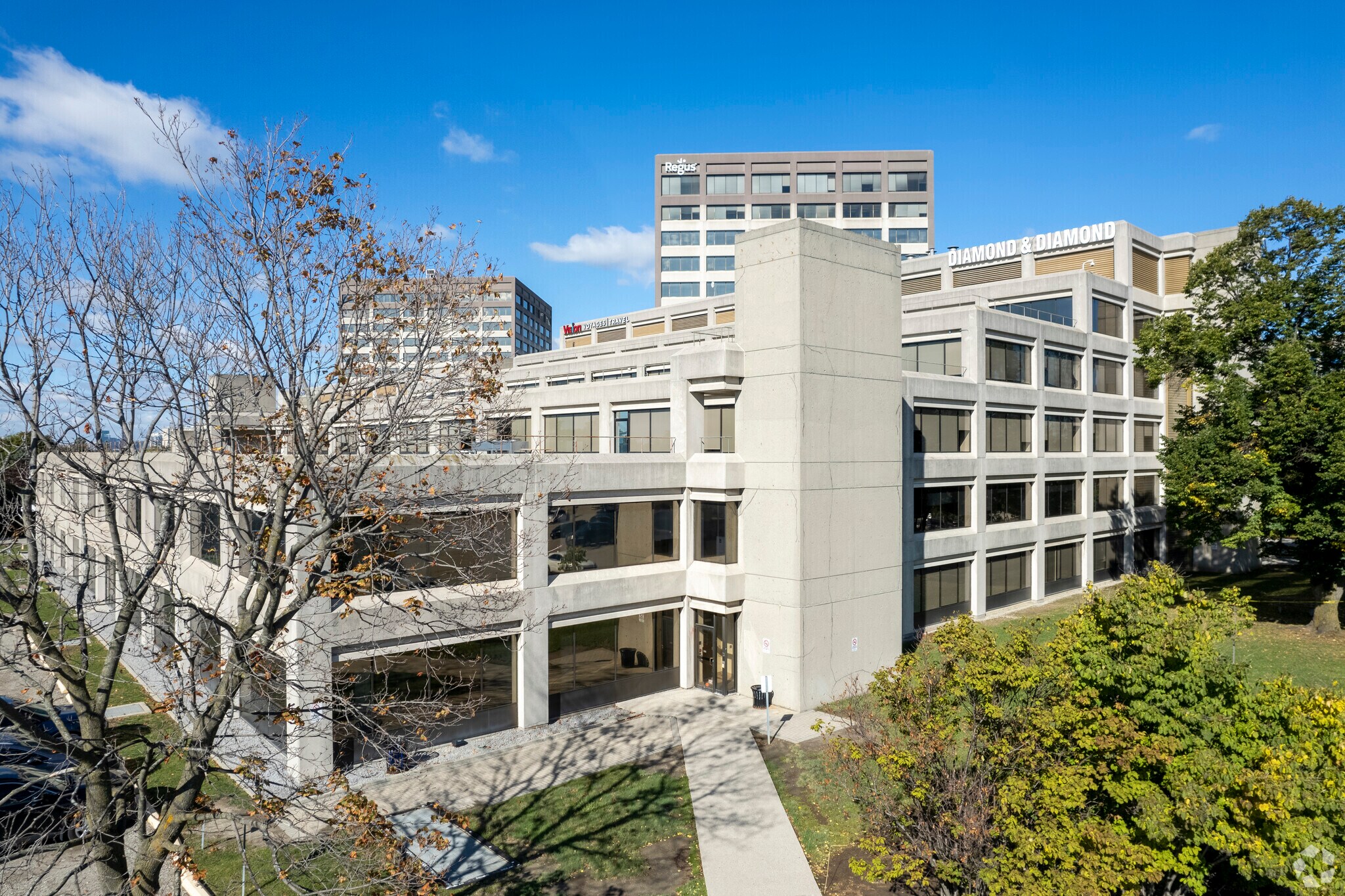 255 Consumers Rd, Toronto, ON à vendre Photo principale- Image 1 de 1