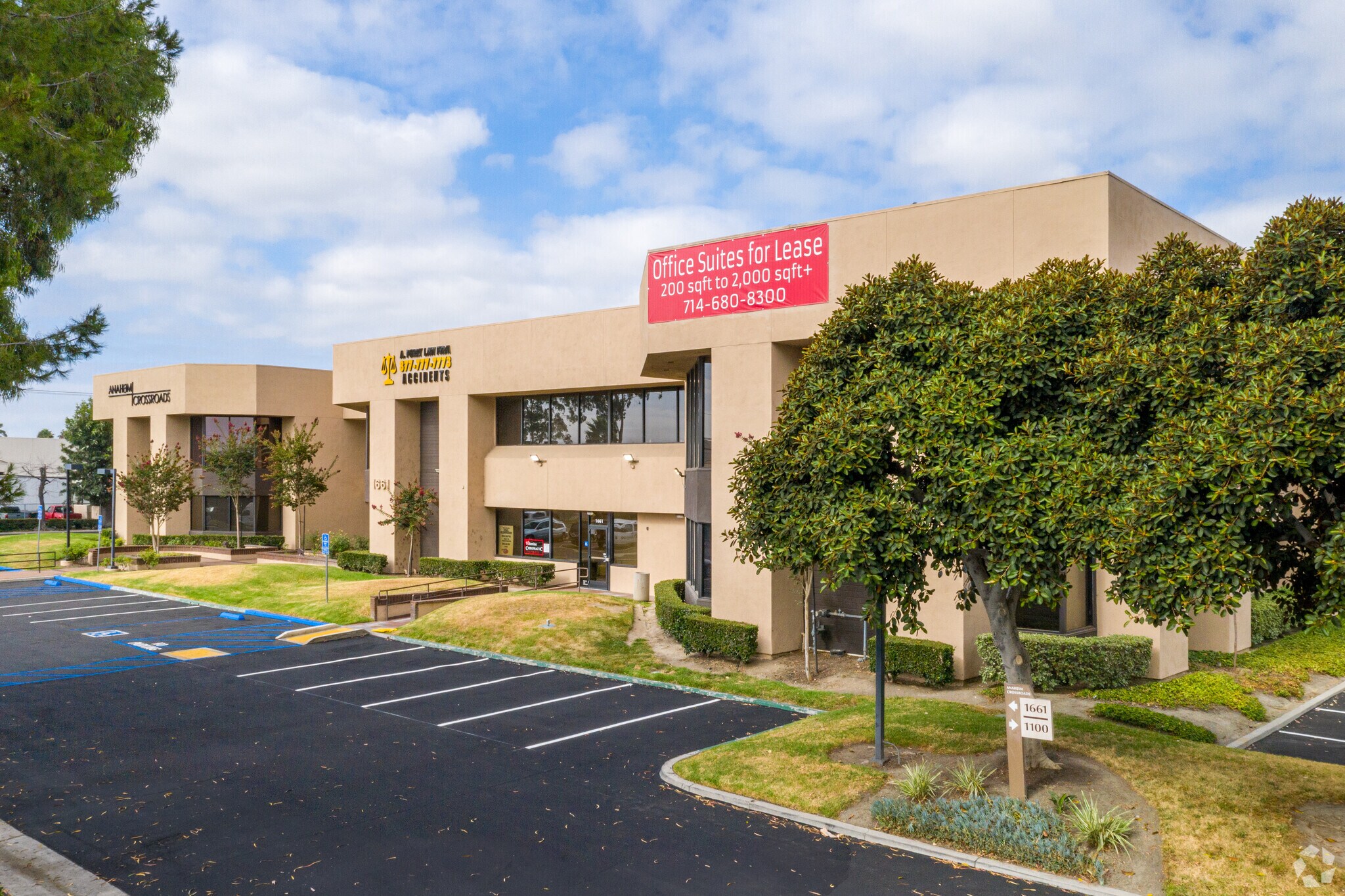 1661 N Raymond Ave, Anaheim, CA à louer Photo du bâtiment- Image 1 de 29