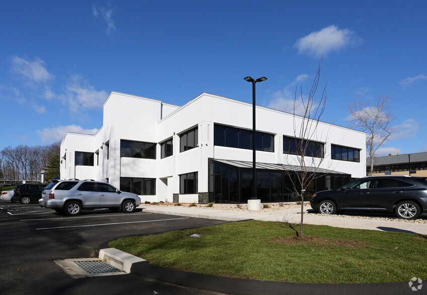 2272-2288 Berlin Tpke, Newington, CT à louer - Photo du bâtiment - Image 2 de 18