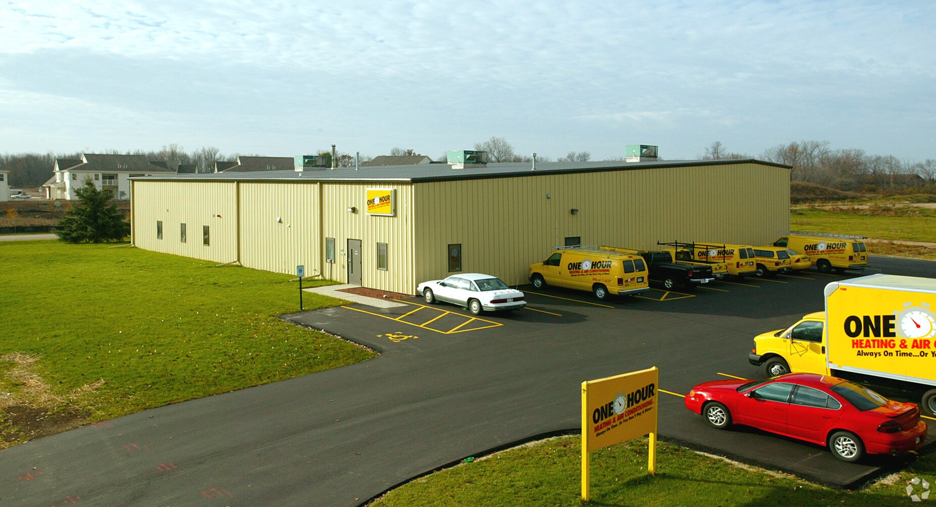 W204N16635 Jackson Dr, Jackson, WI for lease Primary Photo- Image 1 of 5