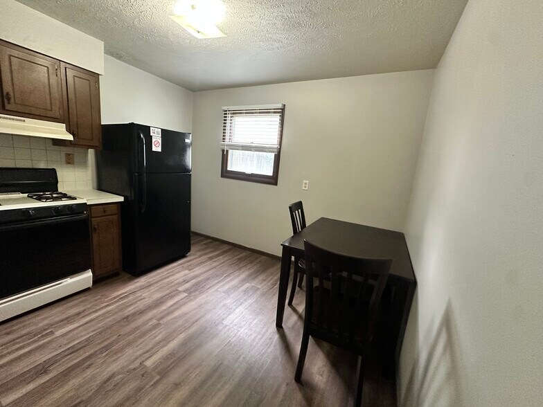 506 N Linden St, Normal, IL à vendre - Photo du bâtiment - Image 2 de 11