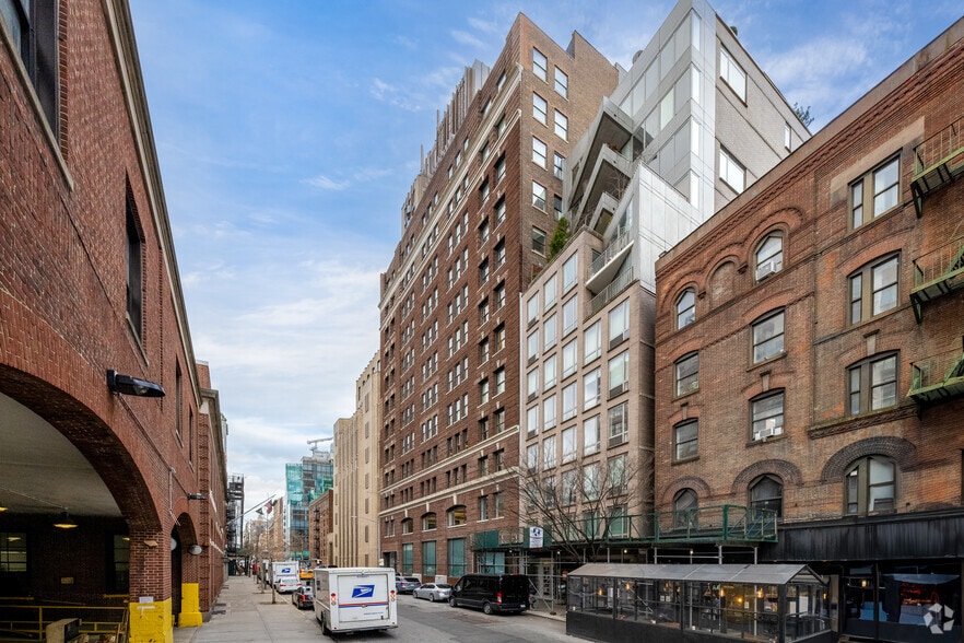 218 W 18th St, New York, NY à louer - Photo du bâtiment - Image 1 de 6
