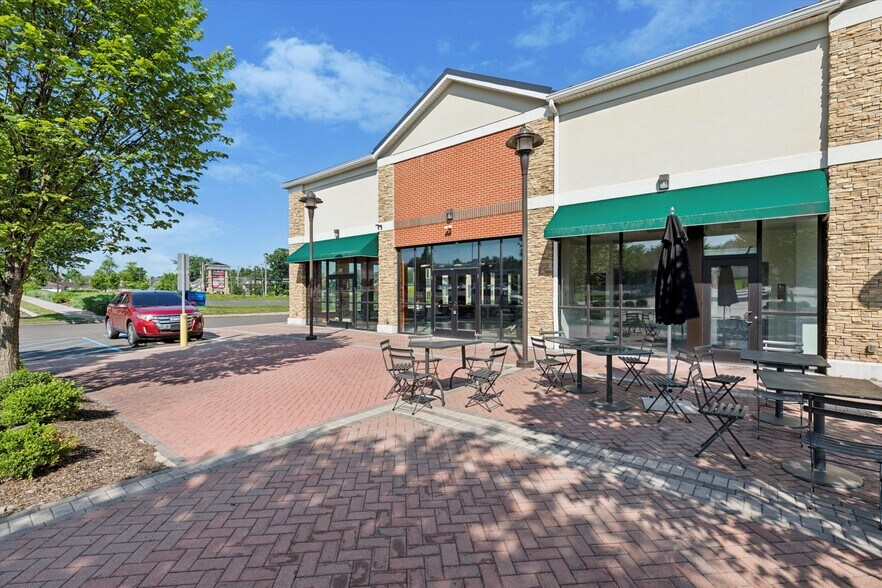 950 Dekalb Pike, Blue Bell, PA à louer - Photo du bâtiment - Image 2 de 20