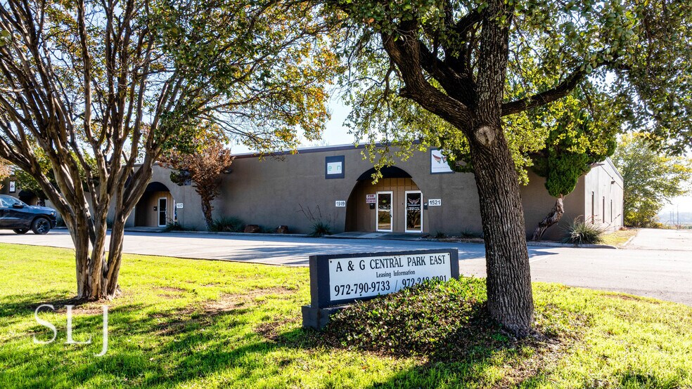 1509-1521 Central Park Dr, Hurst, TX à vendre - Photo du bâtiment - Image 3 de 22