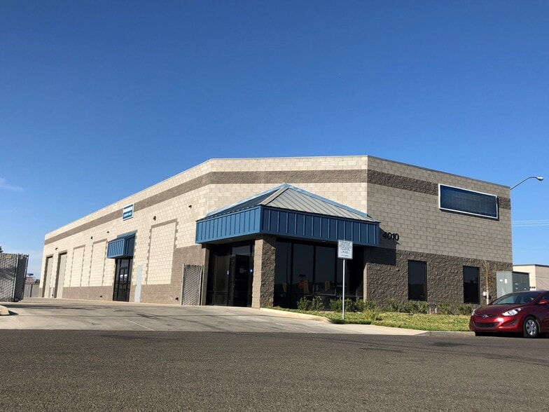 4010 W Ashcroft Ave, Fresno, CA for lease - Building Photo - Image 1 of 3