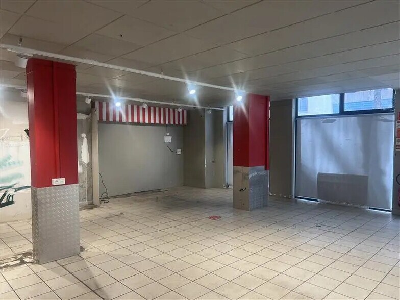 Retail in Lyon for lease - Interior Photo - Image 2 of 7