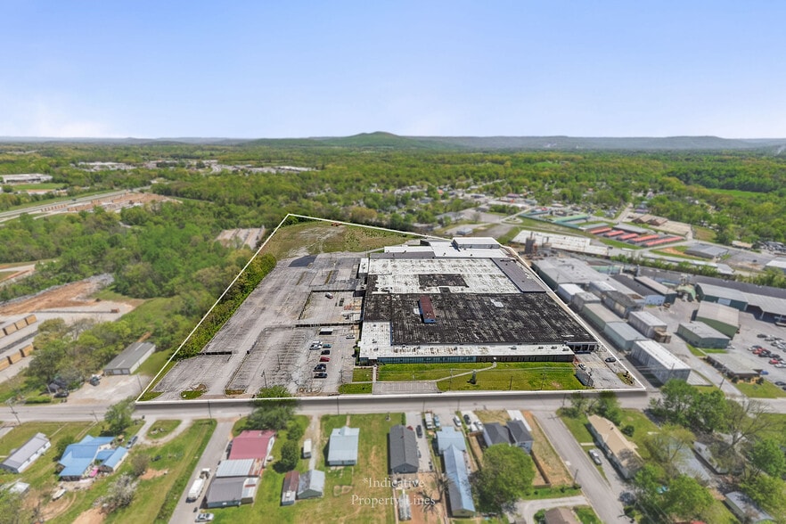 204 Red Rd, McMinnville, TN for sale - Building Photo - Image 1 of 37