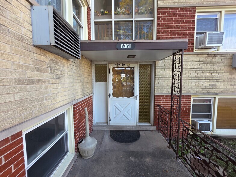 6361 W Addison St, Chicago, IL à vendre - Photo du bâtiment - Image 2 de 8