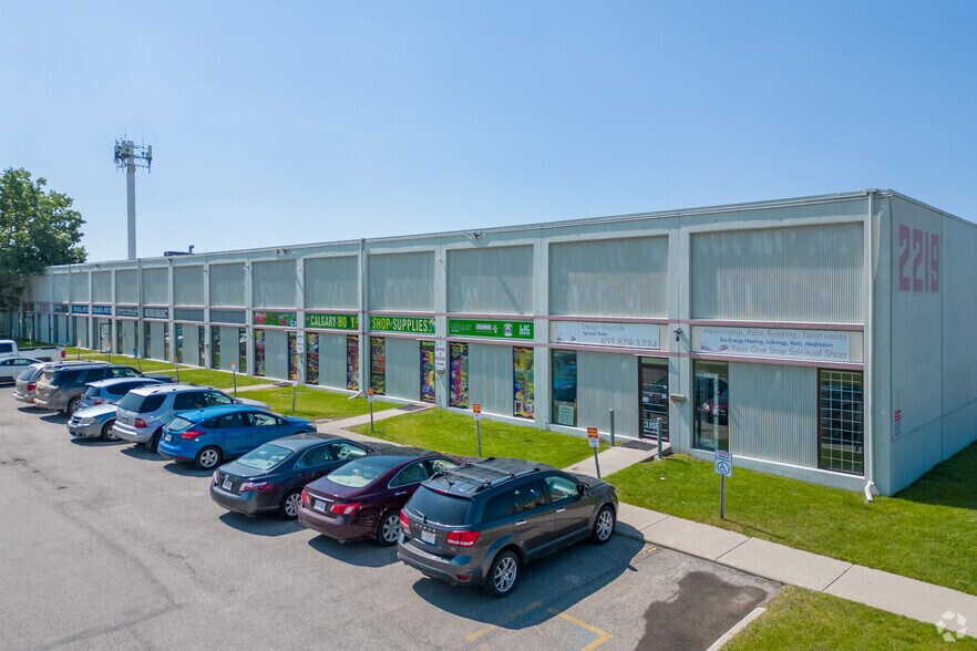 2219 35th Ave NE, Calgary, AB à vendre - Photo principale - Image 1 de 7