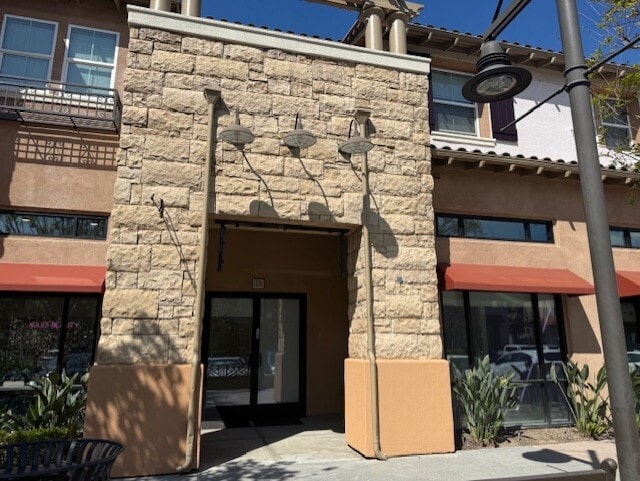 211 Village Commons Blvd, Camarillo, CA 93012 - Unité 13 - - Photo intérieure - Image 2 of 12