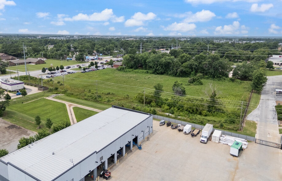 SE 14TH St, Bentonville, AR for lease - Building Photo - Image 2 of 7