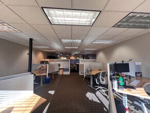 1011 SW Emkay Dr, Bend, OR for lease Interior Photo- Image 1 of 13