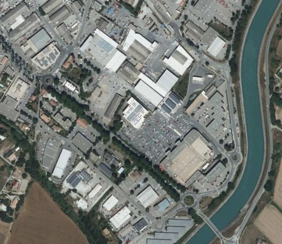 Retail in Manosque for lease Building Photo- Image 1 of 4