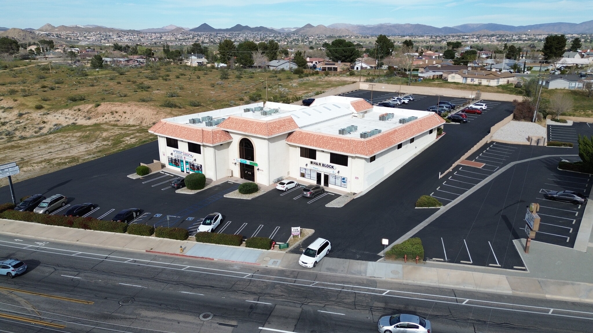 14075 Hesperia Rd, Victorville, CA for sale Primary Photo- Image 1 of 50