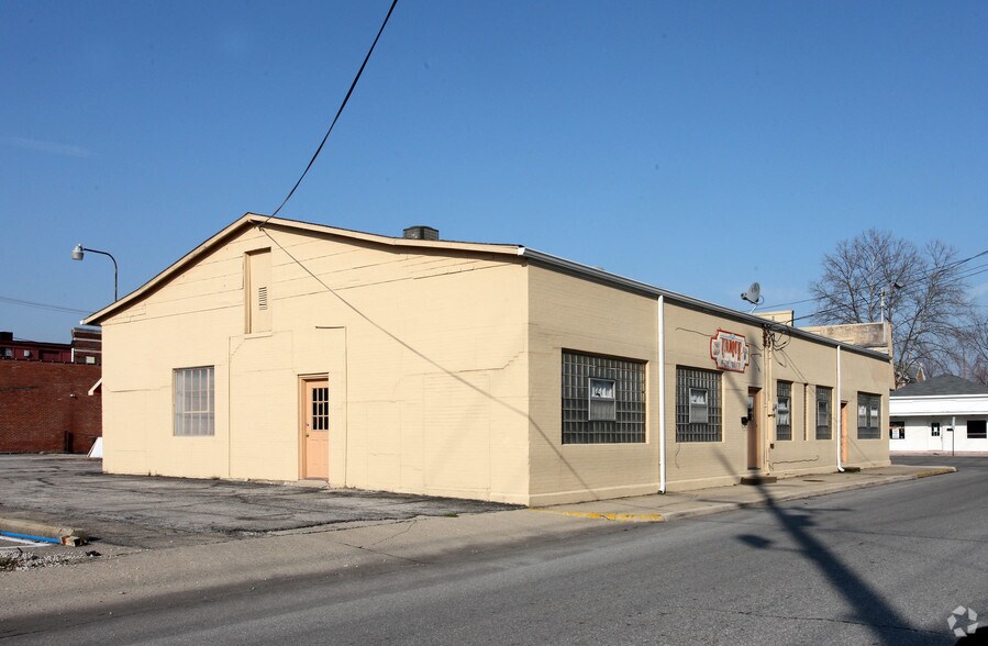 159 E Washington St, Shelbyville, IN à vendre - Photo du bâtiment - Image 3 de 3