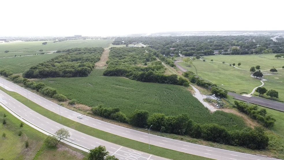 5810 Oak Grove Rd, Fort Worth, TX à vendre - Photo du bâtiment - Image 2 de 8